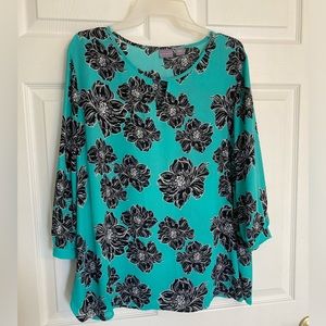 NWOT Laura Scott Green and Black Flower Blouse